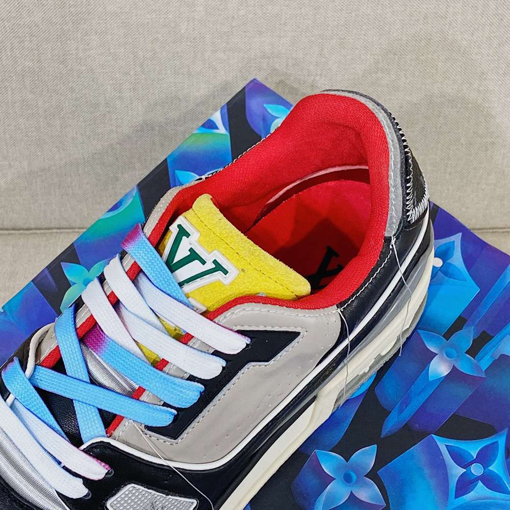 L*V SNEAKER